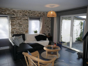 Pleasant Holiday Home in Burdinne with Hot Tub